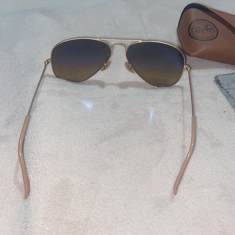 Ray ban polarized avatar sunglasses barely used - Picture 4 of 9